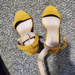 NWT Torrid Yellow Buckle Up Sandals